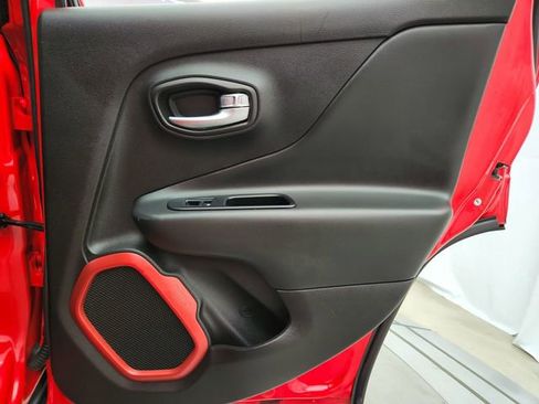 Used 2018 Jeep Renegade Trailhawk w/ Cold Weather Group II AWD/4WD image 29