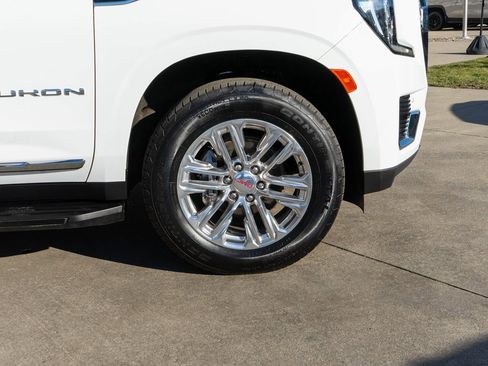 Used 2024 GMC Yukon SLT w/ SLT Luxury Package image 39