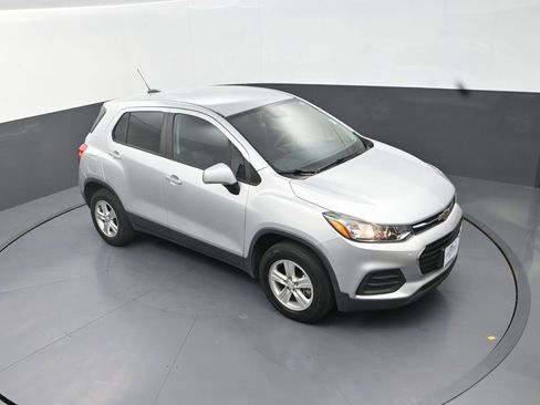 Used 2017 Chevrolet Trax LS w/ Fleet Convenience Package AWD/4WD image 13