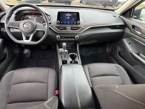 Used 2024 Nissan Altima 2.5 SV FWD image 14