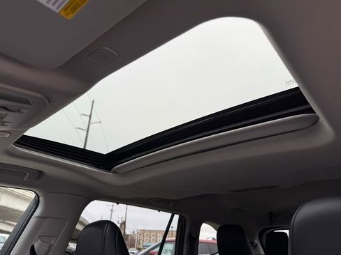 Certified 2024 Toyota Highlander XLE image 9