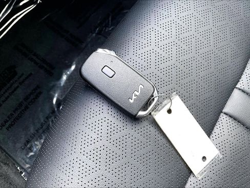 Used 2023 Kia Sorento S image 13