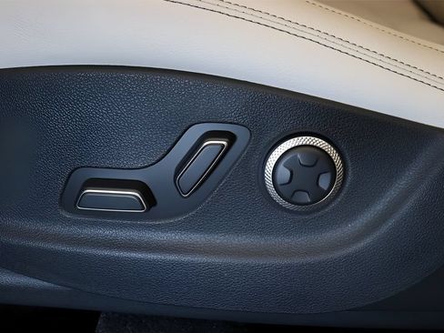 Certified 2026 Genesis GV70 2.5T AWD/4WD image 9