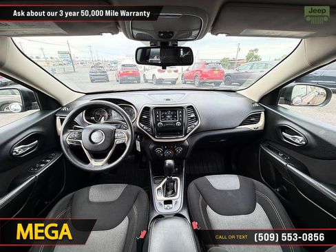 Used 2016 Jeep Cherokee Sport FWD image 29