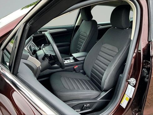 Used 2019 Ford Fusion SE FWD image 24