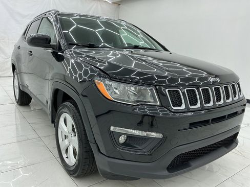 Used 2019 Jeep Compass Latitude w/ Cold Weather Group AWD/4WD image 3