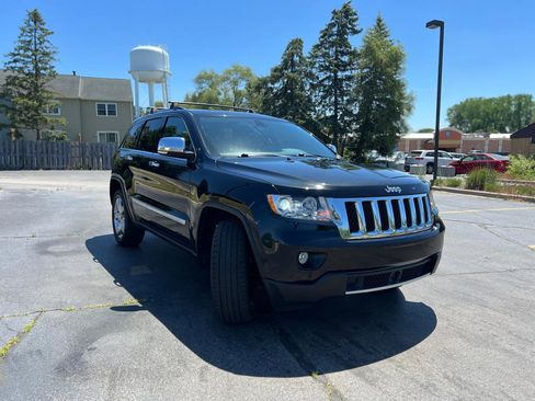 Used 2013 Jeep Grand Cherokee Overland w/ Advance Technology Group AWD/4WD image 12