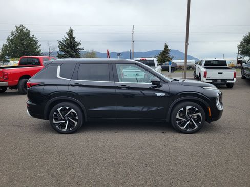 Used 2024 Mitsubishi Outlander SEL AWD/4WD image 2
