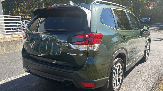 Used 2024 Subaru Forester Premium AWD/4WD image 5