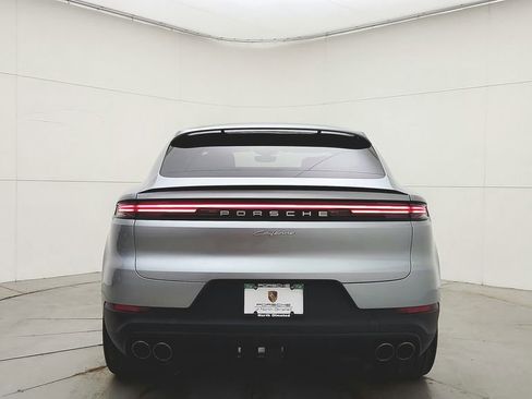 Used 2025 Porsche Cayenne E-Hybrid Coupe image 6