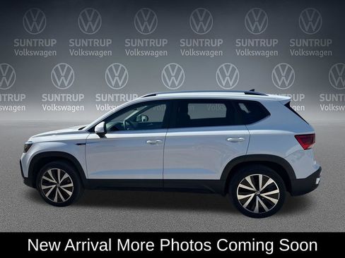 Used 2023 Volkswagen Taos SE FWD image 3