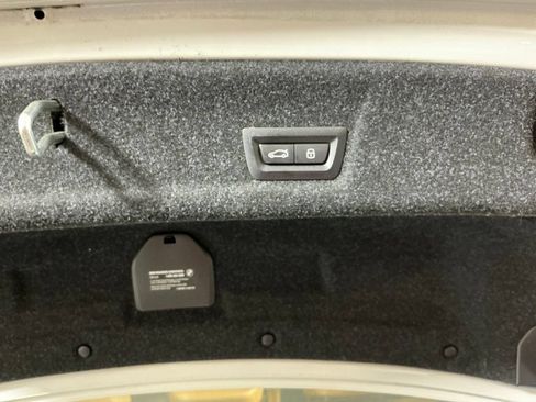 Used 2025 BMW 330i Sedan w/ Premium Package RWD image 31