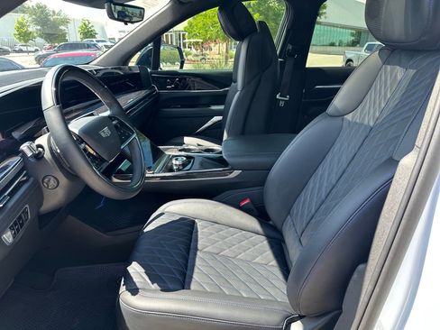 Used 2026 Cadillac Escalade IQL Luxury AWD/4WD image 18
