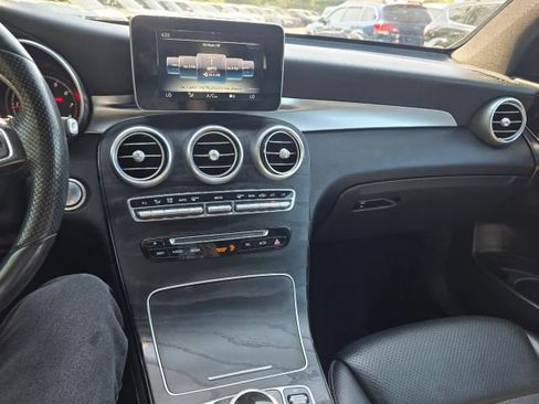 Used 2018 Mercedes-Benz GLC 300 4MATIC image 16
