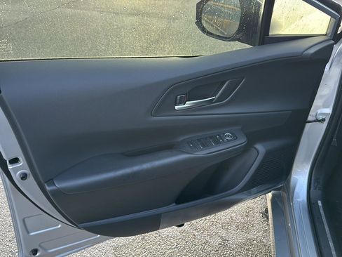 New 2025 Toyota Prius Plug-In Hybrid image 13