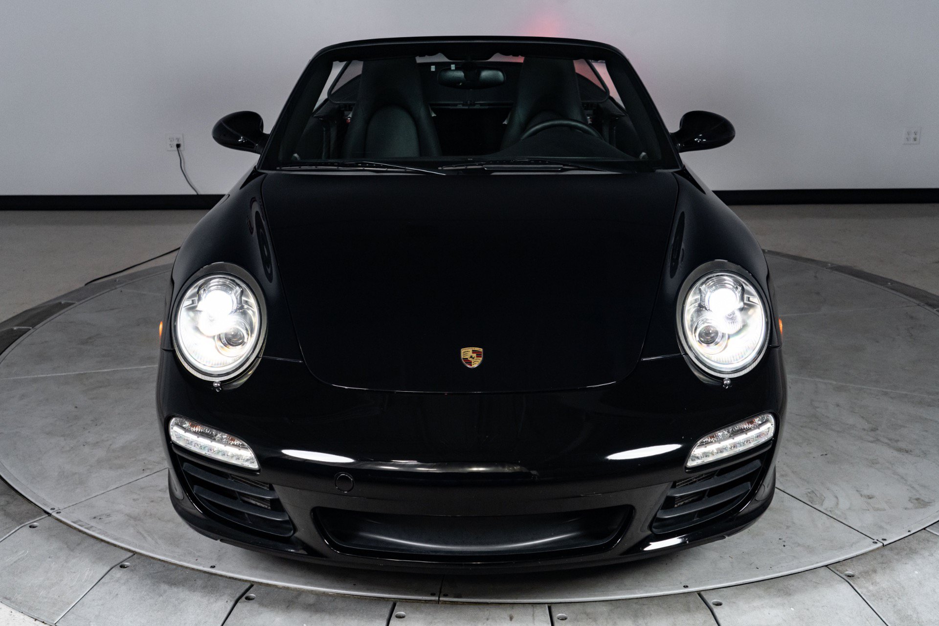 Used 2010 Porsche 911 Cabriolet image 16