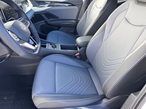 New 2026 Volkswagen Tiguan SE R-Line image 40