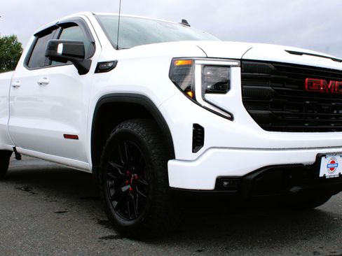 Used 2023 GMC Sierra 1500 Elevation w/ Preferred Package AWD/4WD image 4