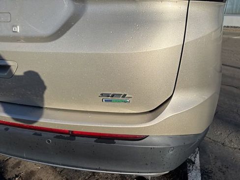 Used 2018 Ford Edge SEL w/ Equipment Group 201A image 4