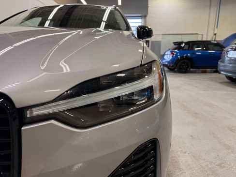 Used 2025 Volvo XC60 B5 Plus image 9