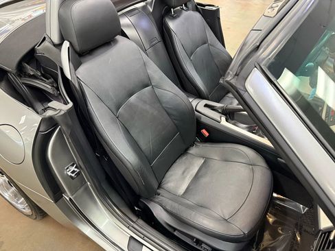 Used 2005 BMW Z4 2.5i image 15
