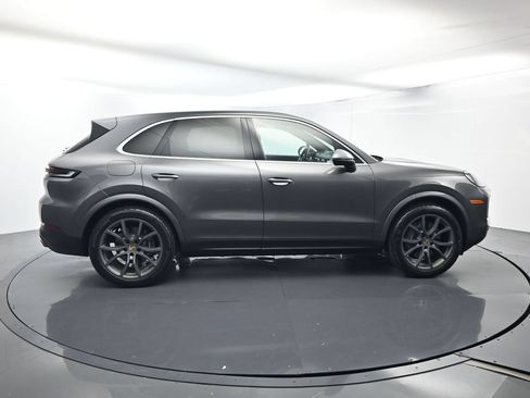 Certified 2024 Porsche Cayenne AWD/4WD image 16