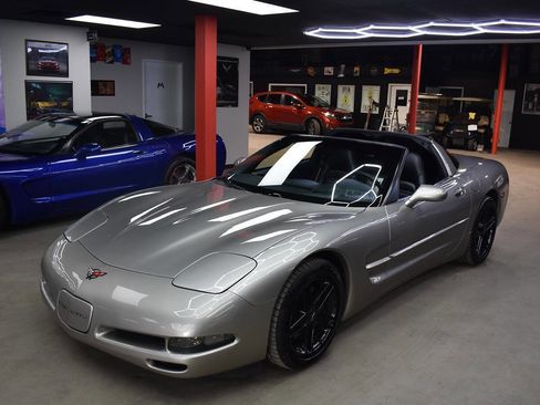Used 2000 Chevrolet Corvette Coupe w/ Memory Pkg image 12