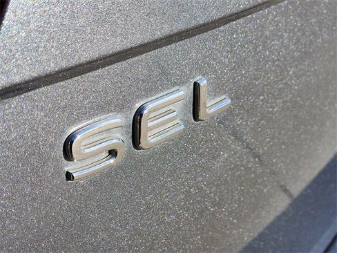 Used 2022 Volkswagen Tiguan SEL R-Line image 11