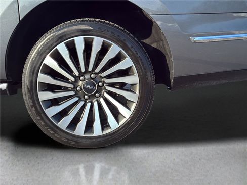 Used 2021 Lincoln Navigator L Reserve w/ Luxury Package image 42
