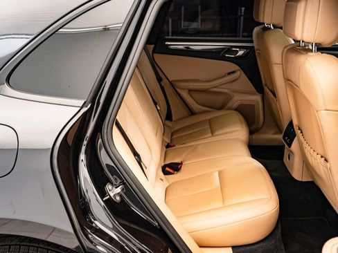 Certified 2023 Porsche Macan S AWD/4WD image 52