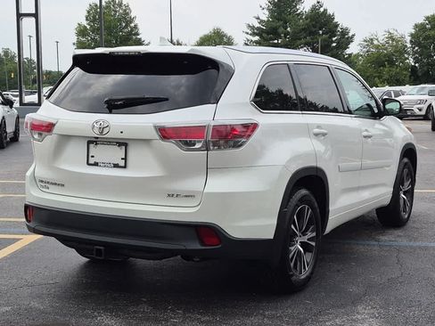 Used 2016 Toyota Highlander XLE AWD/4WD image 3