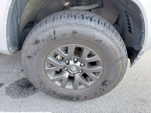 Used 2022 Toyota Tacoma SR5 w/ Technology Package RWD image 11