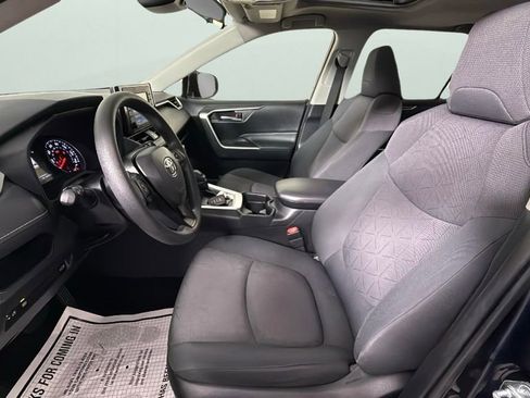 Used 2019 Toyota RAV4 XLE w/ Convenience Package FWD image 17