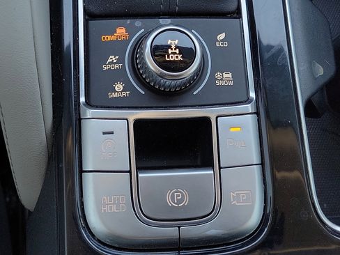 Used 2024 Kia Telluride SX Prestige w/ Towing Package image 16