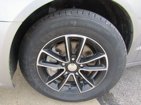 Used 2017 Dodge Grand Caravan GT image 29