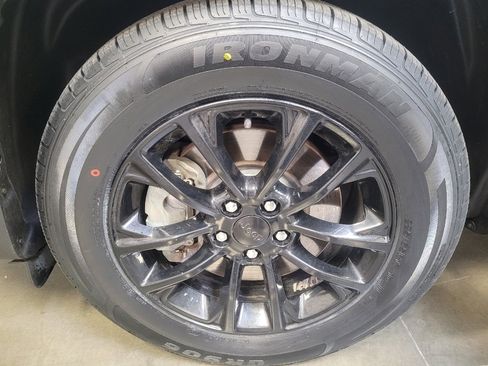 Used 2020 Jeep Cherokee Latitude AWD/4WD image 31