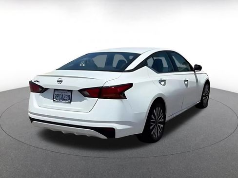 Used 2025 Nissan Altima 2.5 SV FWD image 6