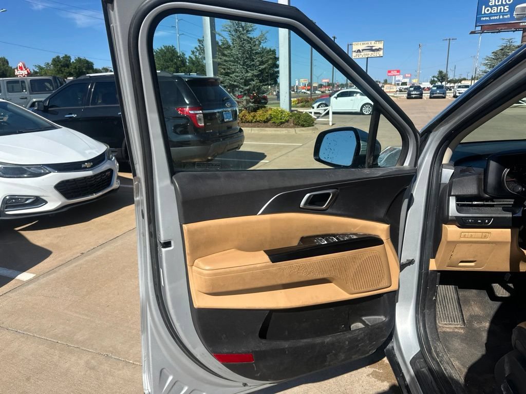Used 2023 Kia Carnival LX FWD image 9
