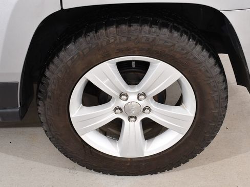 Used 2017 Jeep Patriot Latitude FWD image 24