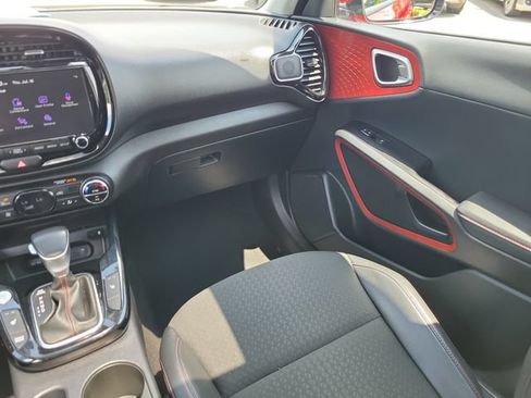 Certified 2025 Kia Soul GT-Line w/ GT-Line Technology Package FWD image 9