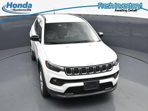 Used 2025 Jeep Compass Latitude AWD/4WD image 16