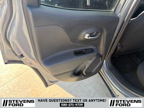 Used 2022 Jeep Renegade Latitude w/ Convenience Group AWD/4WD image 34