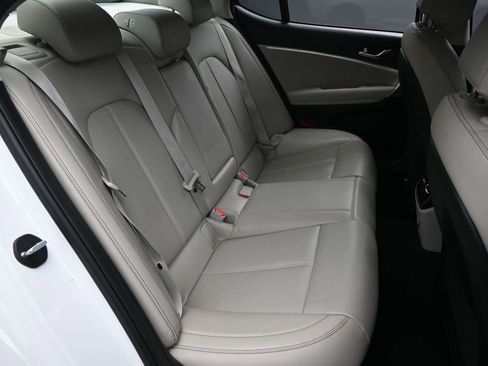 Used 2020 Genesis G70 2.0T AWD/4WD image 33