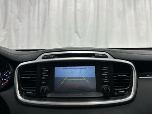 Used 2017 Kia Sorento LX w/ LX Convenience Package image 24