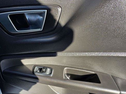 Used 2014 Ford Fiesta Titanium FWD image 39