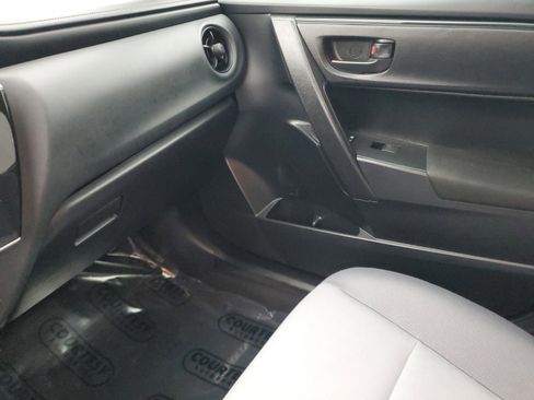 Used 2019 Toyota Corolla L image 19