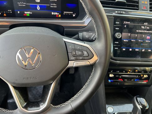 Certified 2022 Volkswagen Tiguan SE image 19