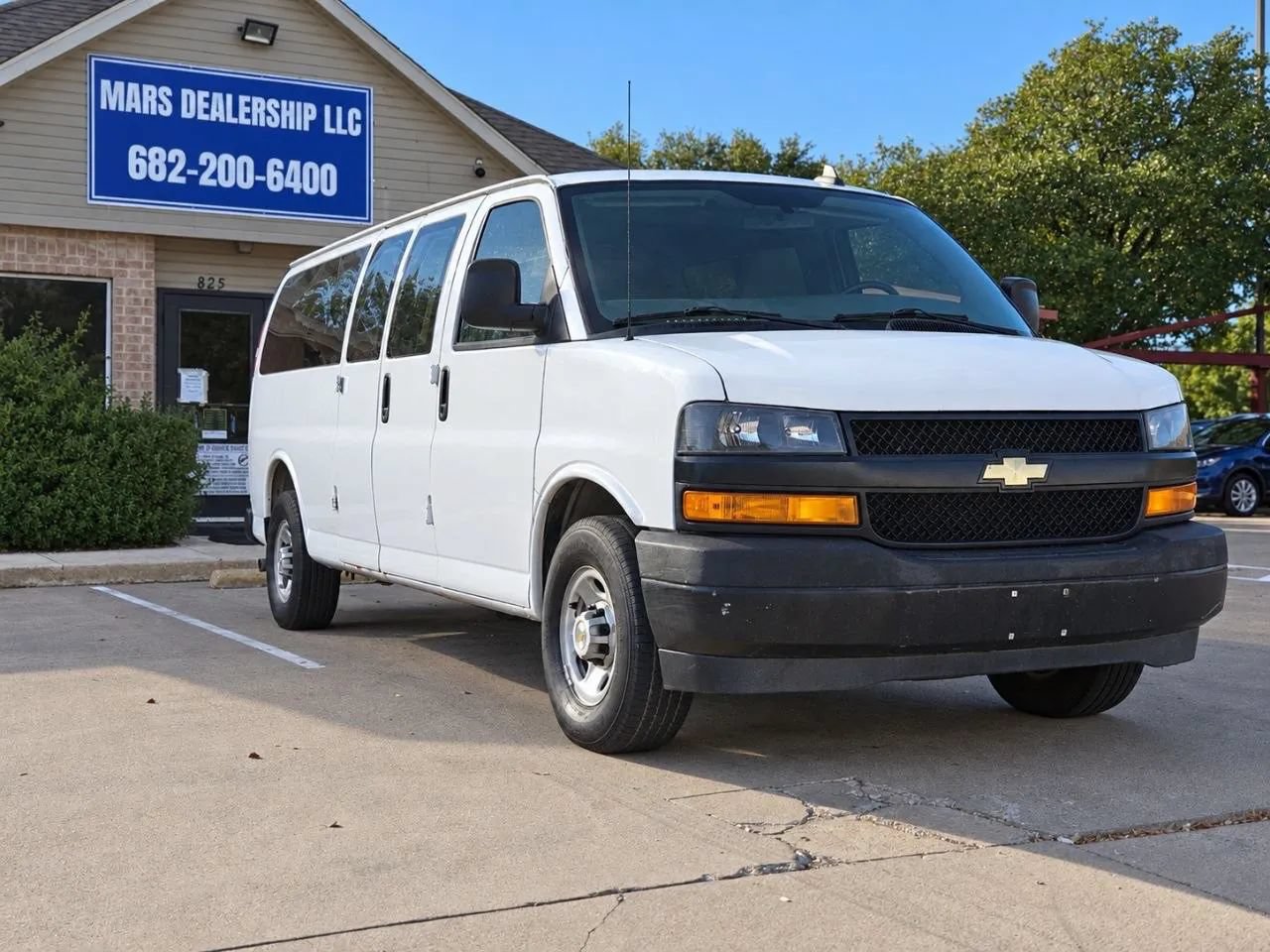 Used 2020 Chevrolet Express 2500 Extended RWD image 1