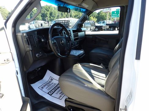 Used 2022 Chevrolet Express 2500 w/ Driver Convenience Package RWD image 16