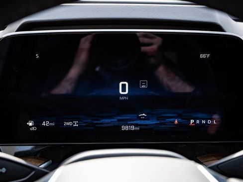 Used 2025 Chevrolet Tahoe High Country image 31